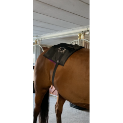  2 Adjustable elastic belt w. Velcro.